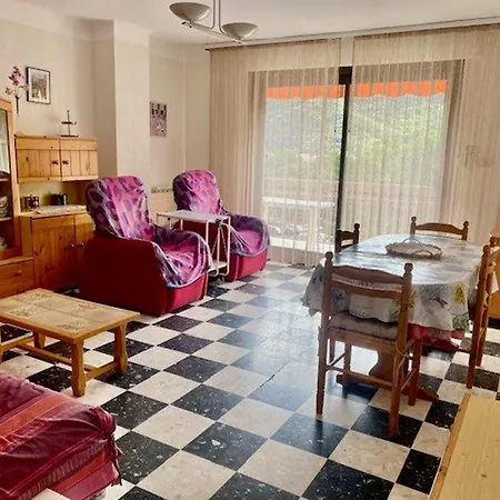 Apartment F2 Avec Garage, Terrasse Et Veranda, A 500m Du Centre Et 600m Des Cures A Amelie-les-bains - Fr-1-703-131 Amelie-les-Bains-Palalda