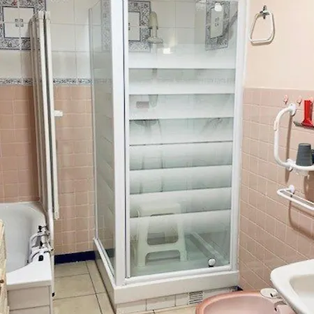 Apartamento F2 Avec Garage, Terrasse Et Véranda, à 500m Du Centre Et 600m Des Cures à Amélie-les-bains - Fr-1-703-131