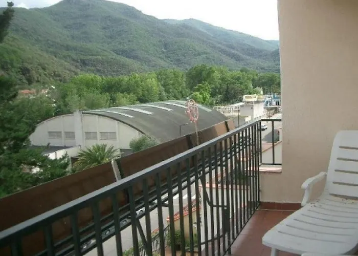 公寓 F2 Avec Garage, Terrasse Et Veranda, A 500m Du Centre Et 600m Des Cures A Amelie-les-bains - Fr-1-703-131 艾美丽·莱斯·班恩斯·帕尔