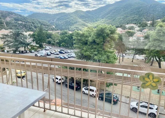 F2 Avec Garage, Terrasse Et Veranda, A 500m Du Centre Et 600m Des Cures A Amelie-les-bains - Fr-1-703-131 艾美丽·莱斯·班恩斯·帕尔